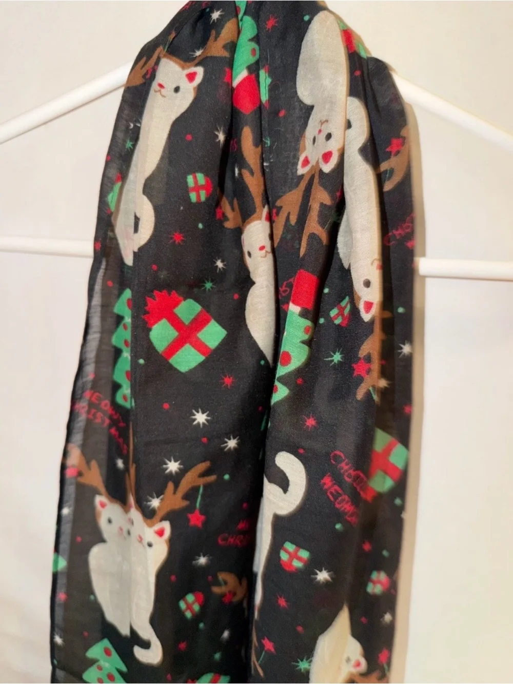 Cejon Black Holiday Cat & Gift Print Scarf